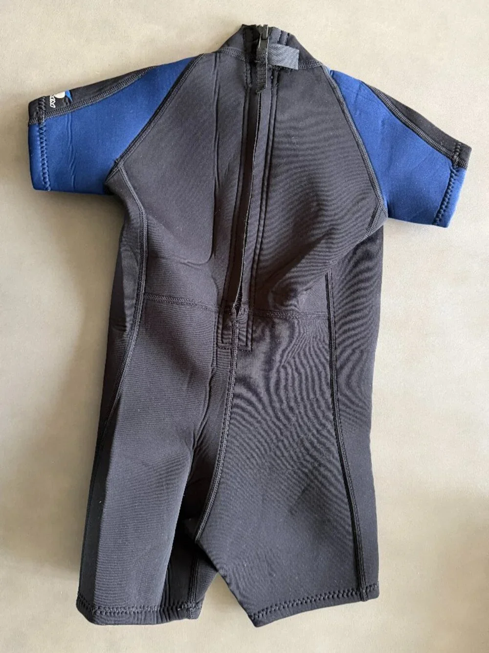 UNISEX NeoSport Kids Wetsuit Size 4 Shorty Black Blue Neoprene Surf Swim Dive